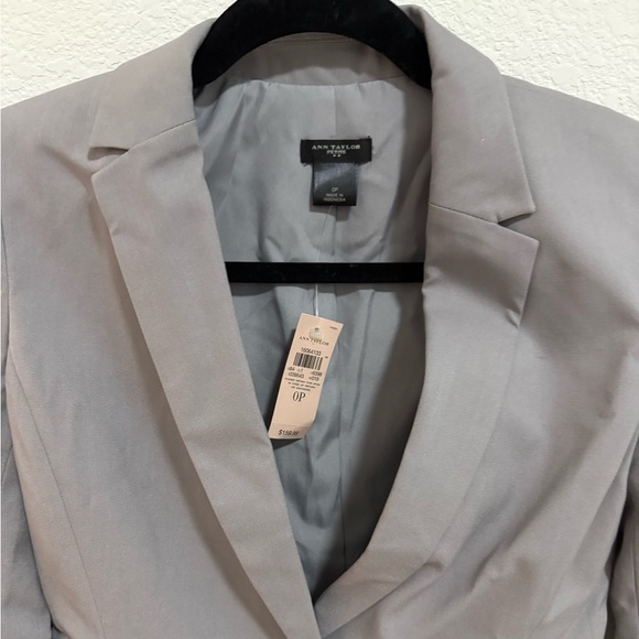 Ann Taylor The Petite One Button Size 0P Peplum Cropped Light Gray Blazer Jacket - Picture 3 of 8